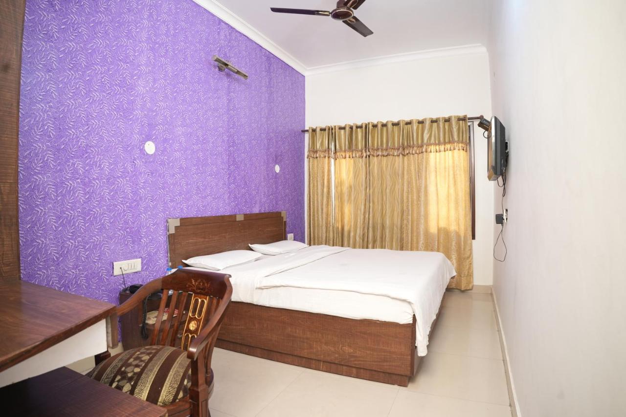 Hotel Holiday Comfort Amritsar Zewnętrze zdjęcie