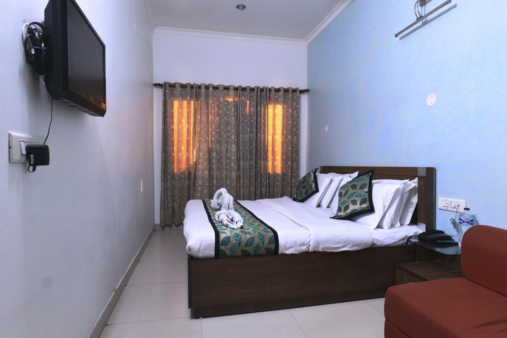 Hotel Holiday Comfort Amritsar Zewnętrze zdjęcie