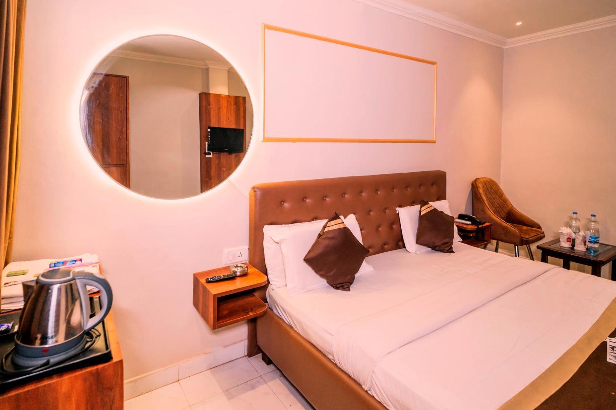 Hotel Holiday Comfort Amritsar Zewnętrze zdjęcie