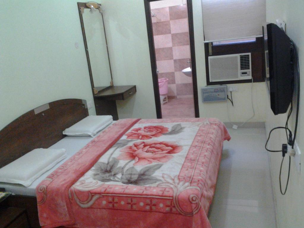 Hotel Holiday Comfort Amritsar Zewnętrze zdjęcie